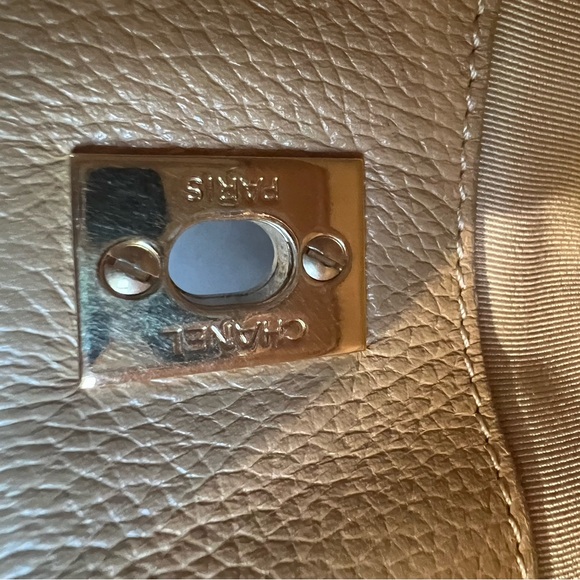 CHANEL 24k Gold Executive Tote Bag Beige - Picture 8 of 17